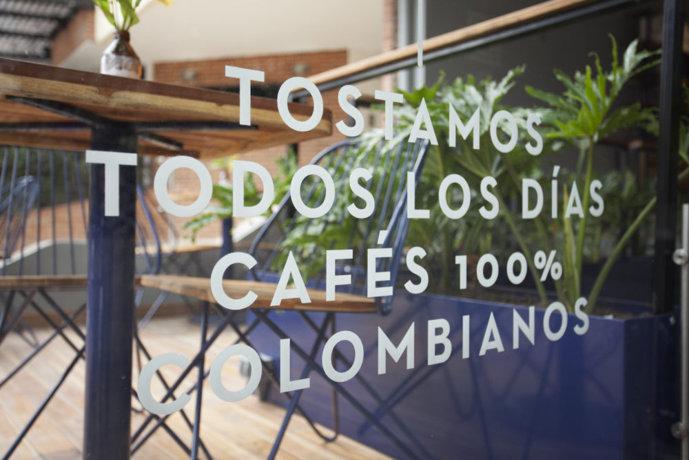 LIP | Proyecto Colo - Marca, empaques, locales, mechardising